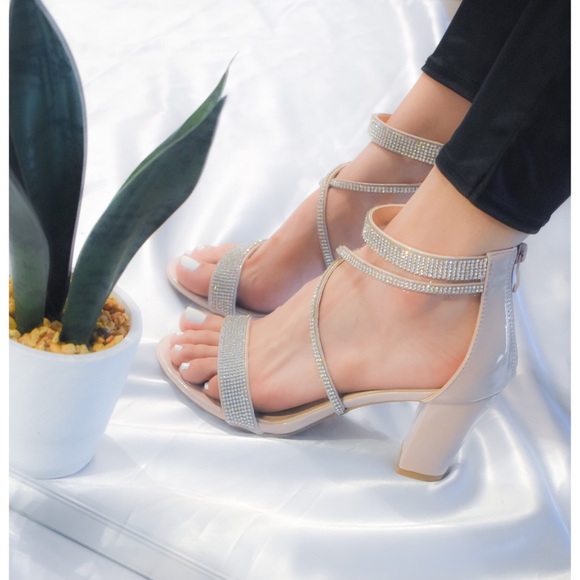 HIGH PROFILE - NUDE - Picture 2 of 3